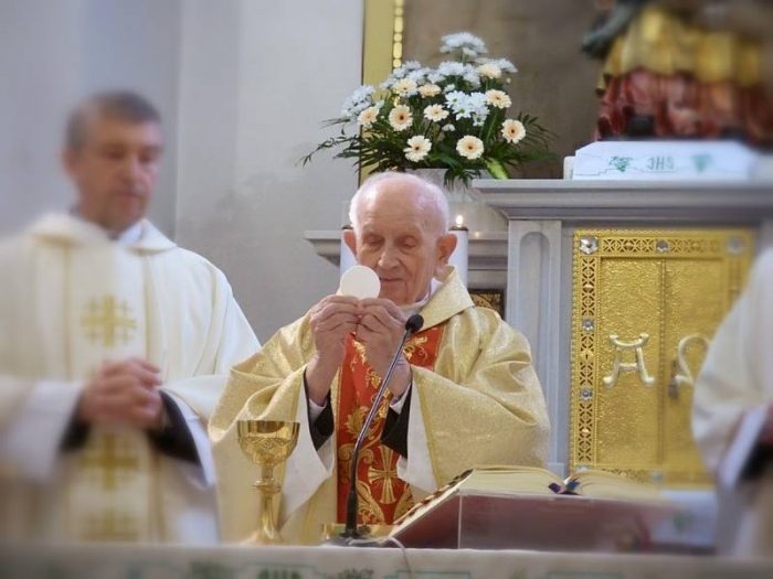 50414387_900303610170761_7048997830542753792_n